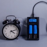 Универсальное зарядное устройство для 2-х аккумуляторов с жк дисплеем