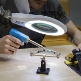 Лупа на струбцине Rexant круглая 5D с подсветкой 96 LED, теплый и холодный свет, белая