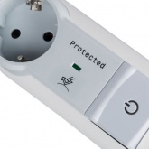 Многорозеточный блок с защитой от перепадов напряжения 4x2К+З с кабелем длиной 1,5 м Legrand