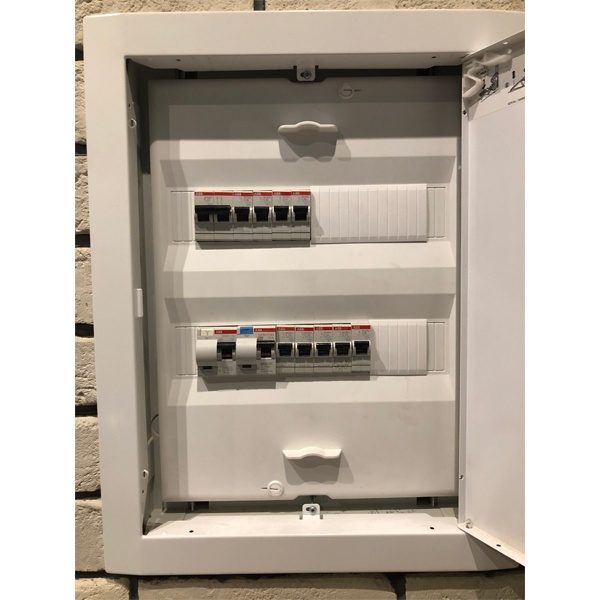 Модульный однополюсный электрический автомат АББ SH201L System pro M на 10 Ампер, с характеристикой C