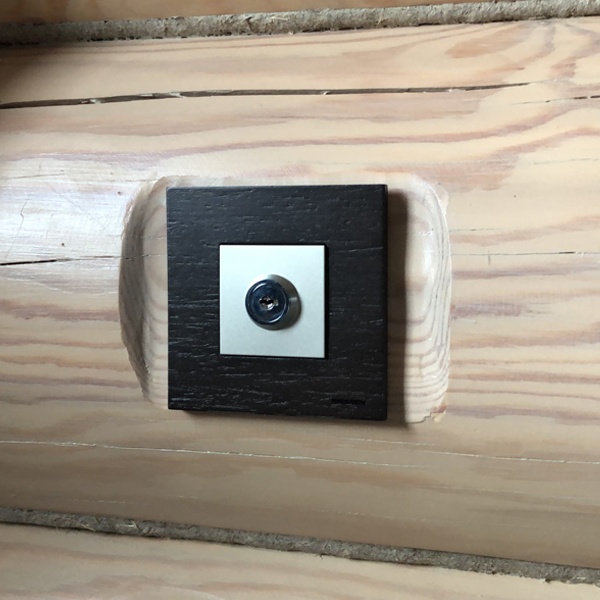 Рамка базовая однопостовая на 2-модуля, из натурального дерева венге 90х90мм