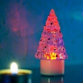 Фигура светодиодная на подставке Елочка средняя 1LED RGB 10.5см Питание от 3 LR44 (в комплекте)