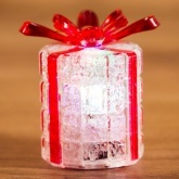 Фигура светодиодная на подставке Новогодний подарок 1LED RGB 6.5см Питание от 3 LR44 (в комплекте)