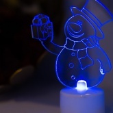 Фигура светодиодная на подставке Снеговик с подарком 2D 1LED RGB 10см Питание от 3 AG13(LR44)