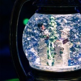 Декоративный фонарь с эффектом снегопада и подсветкой Снеговики, белый