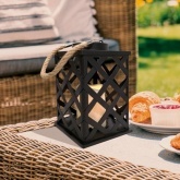 Декоративный фонарь на солнечной батарее 14х14х24 см, черный плетеный корпус, теплый белый цвет свеч