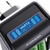 Зарядное устройство Varta LCD Plug Charger+4xAA 2100 мАч 4008496773510