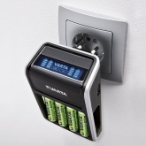 Зарядное устройство Varta LCD Plug Charger+4xAA 2100 мАч 4008496773510