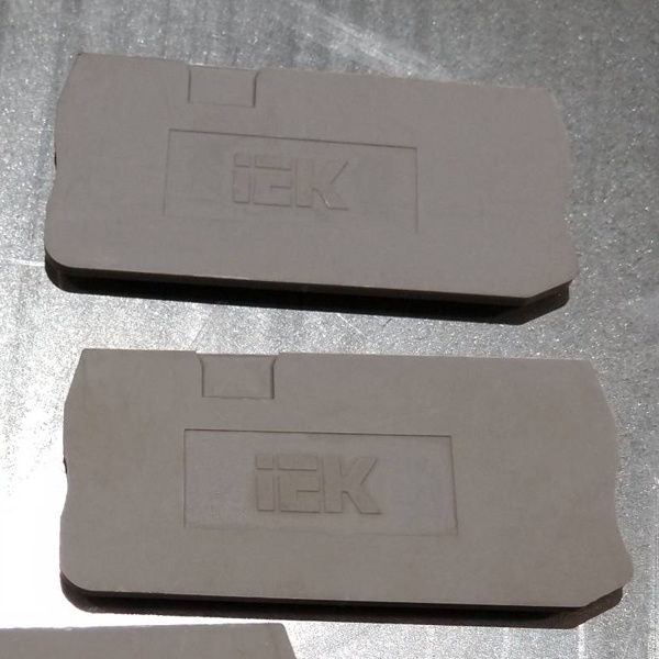 Заглушка для клемм КПИ 3в-1,5/2,5 3 вывода серая ИЭК