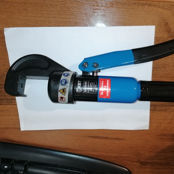 Гидравлический пресс ПГР-70 КВТ для опрессовки медных наконечников с сечением от 4 мм2 до 70 мм2 и алюминиевых наконечников с сечением от 10 мм2 до 70 мм2.