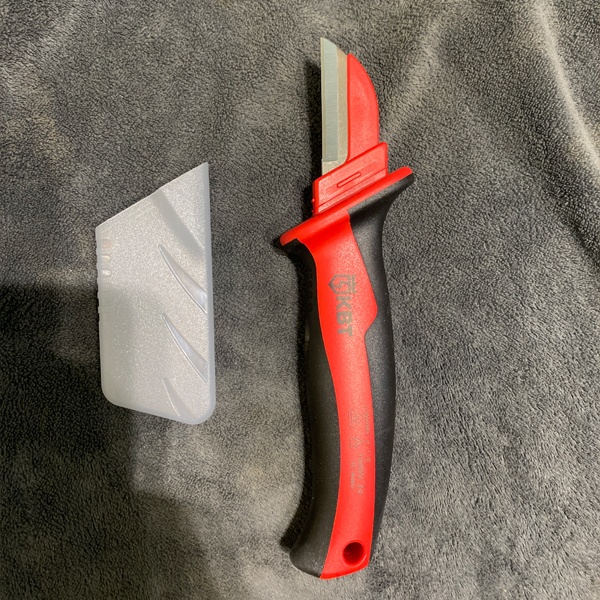 Нож электрика монтерский диэлектрический с частично изолированным прямым лезвием НМИ-05 КВТ