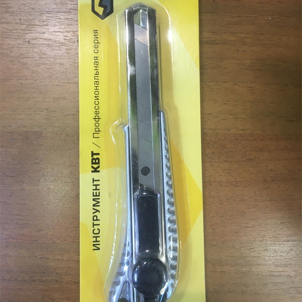 Нож строительный монтажный КВТ НСМ-03 для резки бумаги, картона, пластика, резины