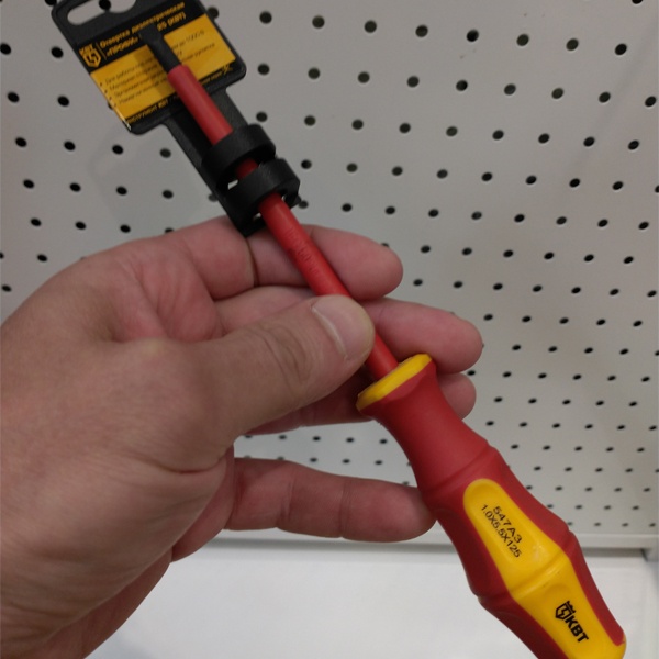 Изолированная отвертка КВТ Профи шлиц 5.5х125мм, для работ под напряжением до 1000 В