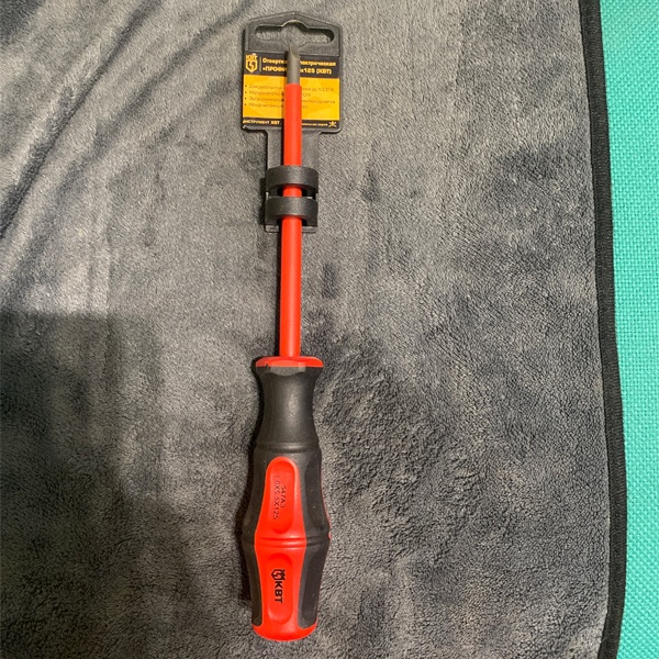 Изолированная отвертка КВТ Профи шлиц 5.5х125мм, для работ под напряжением до 1000 В