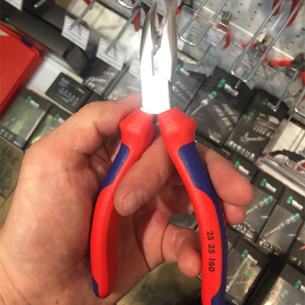 Изогнутые круглогубцы Книпекс с режущими кромками, хромированная сталь, с двухкомпонентными чехлами, длиной 160 мм