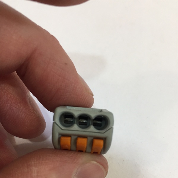 Пружинный клеммник WAGO 222 до 32 Ампер для трех медных проводов