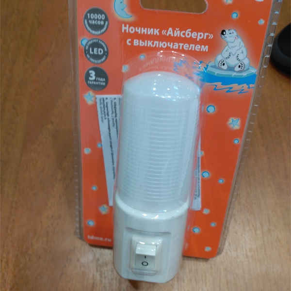 Декоративный ночник в розетку Айсберг ТДМ, мощностью 0,5 Вт