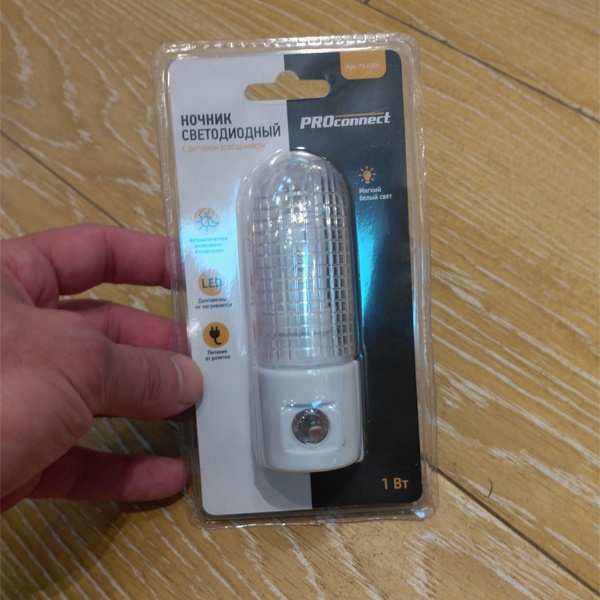 Светодиодный ночник с вилкой, датчик автоматического включения и отключения