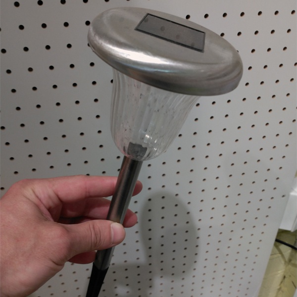 Уличный фонарь на стойке ТДМ на солнечной батарее