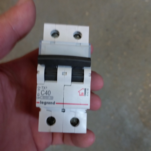 Электрический двухполюсный автомат Legrand TX3 на 40 Ампер характеристика C