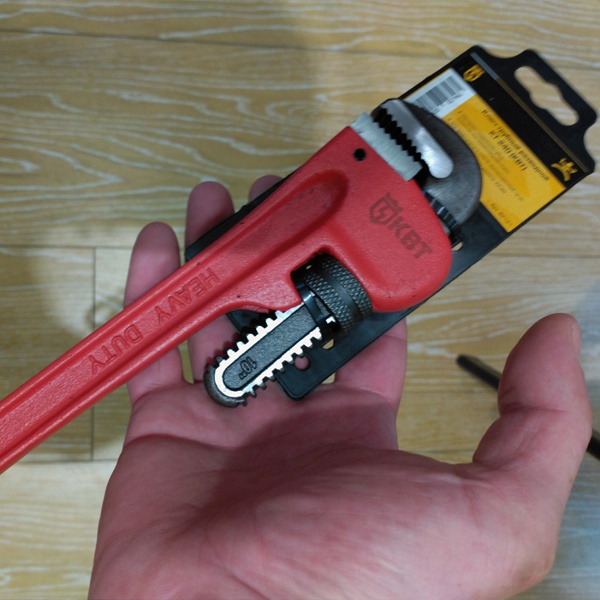 Ключ трубный разводной для монтажа металлических труб диаметром до 33 мм