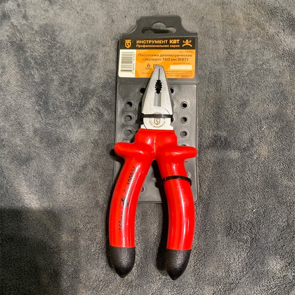 Изолированные плоскогубцы КВТ Эксперт 160 мм, для работы под напряжением до 1000 В