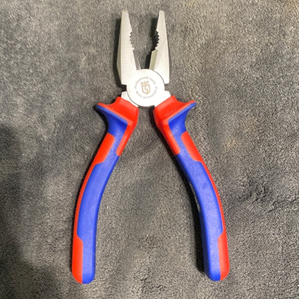 Плоскогубцы длиной 160мм слесарно-монтажные КВТ серии Мастер