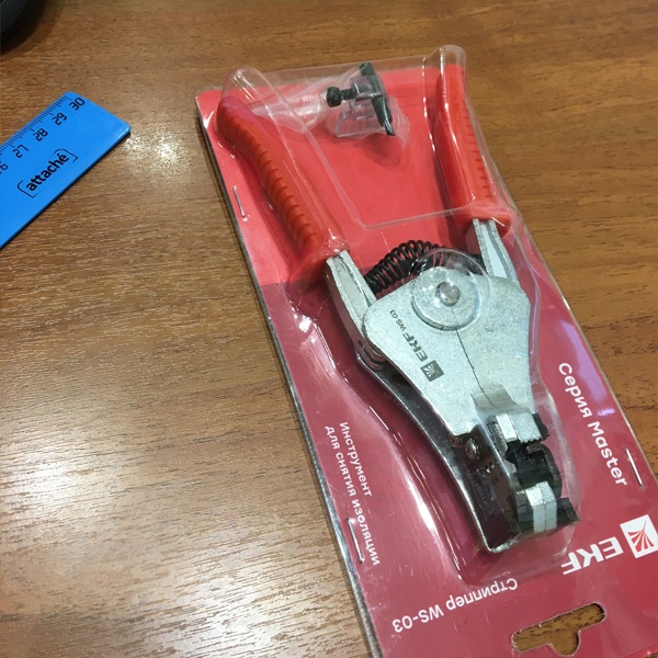 Полуавтоматический инструмент для снятия изоляции с одножильных и многожильных проводов сечением 0,5-6 мм2