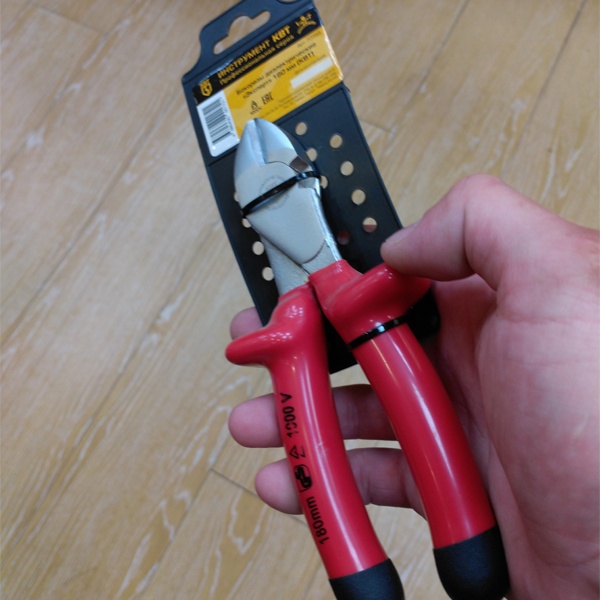 Изолированные боковые кусачки КВТ Эксперт 180 мм, для работы под напряжением до 1000 В