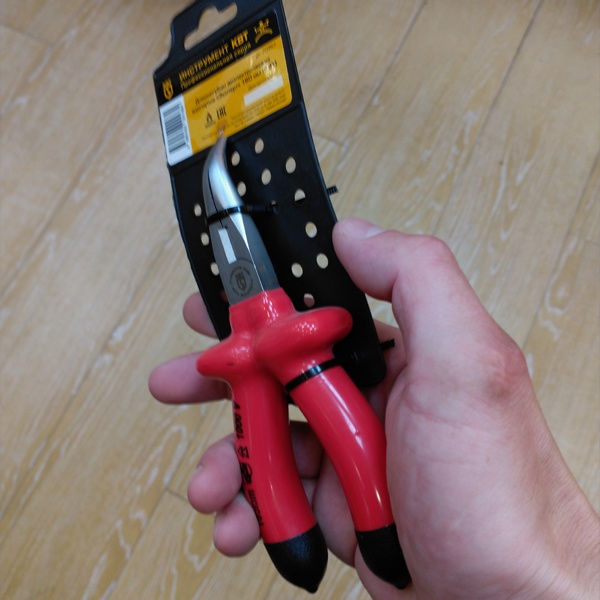 Изолированные изогнутые длинногубцы КВТ Эксперт 160 мм, для работы под напряжением до 1000 В