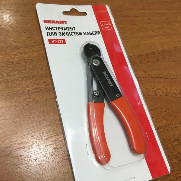 Инструмент Рексант HT-223 для снятия изоляции и резки проводов
