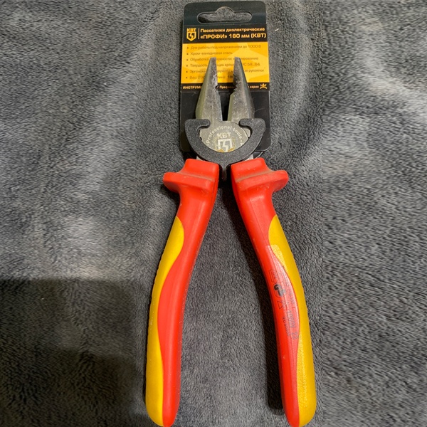 Изолированные плоскогубцы КВТ Профи 180 мм, для работы под напряжением до 1000 В