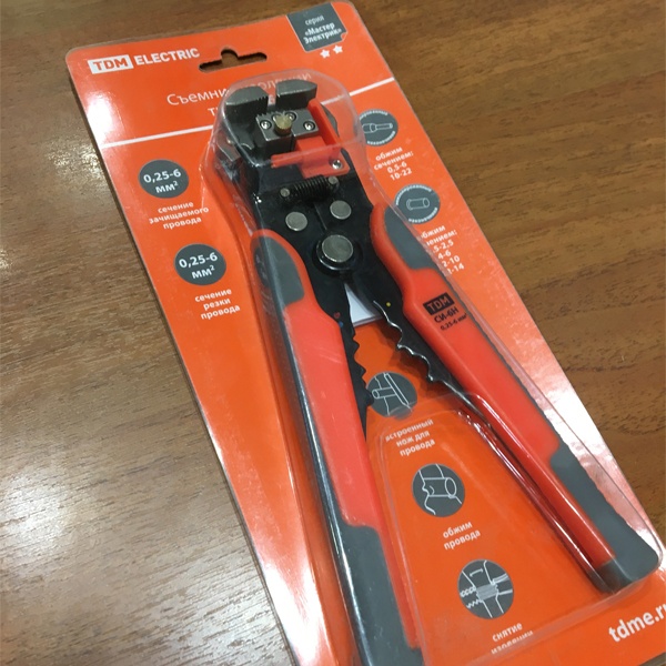 Инструмент для снятия изоляции, обреза проводов и обжима наконечников 0,5-6 мм2 ТДМ, сечения зачищаемого провода 0,25-6 мм2
