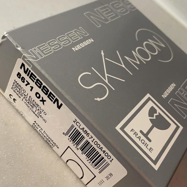 Декоративная 1-постовая рамка для выключателей и розеток