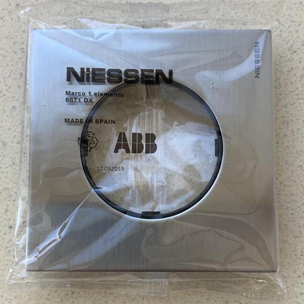 Декоративная 1-постовая рамка для выключателей и розеток