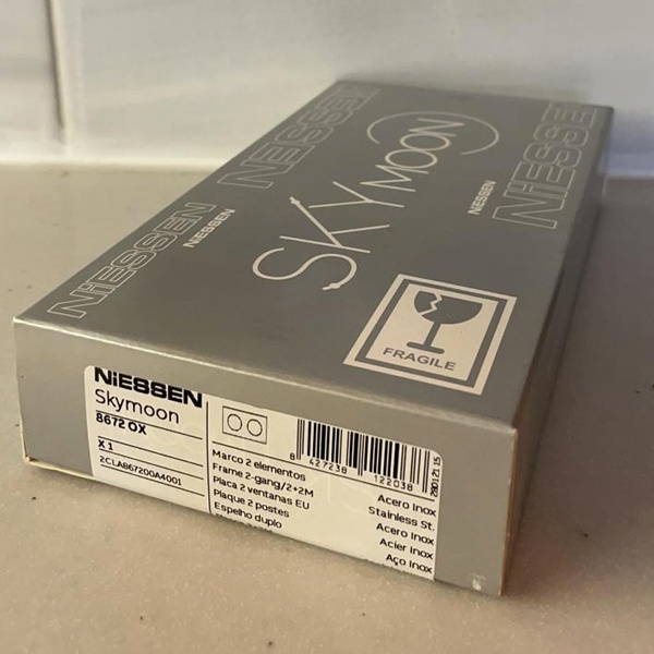 Декоративная 2-постовая рамка для выключателей и розеток