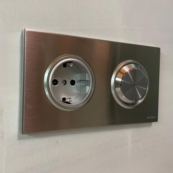 Декоративная 2-постовая рамка для выключателей и розеток