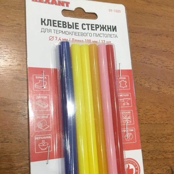 Клеевые стержни диаметром 7 мм, длиной 100 мм, цветные, 12 штук Рексант