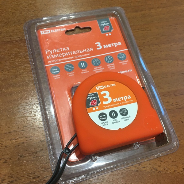 Измерительная рулетка длиной 3 метра, ширина стальной ленты 16 мм, прорезиненный корпус