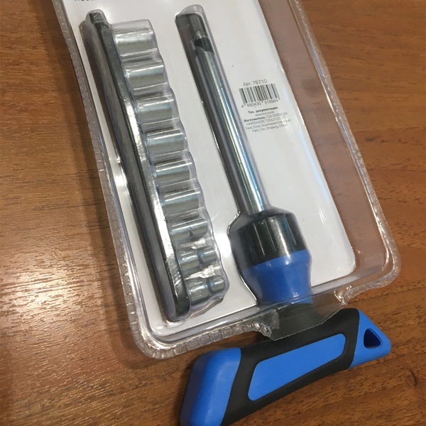 Т-образная реверсивная отвертка КВТ с трехпозиционными трещеточным механизмом, со сменными шестигранными торцевыми головками