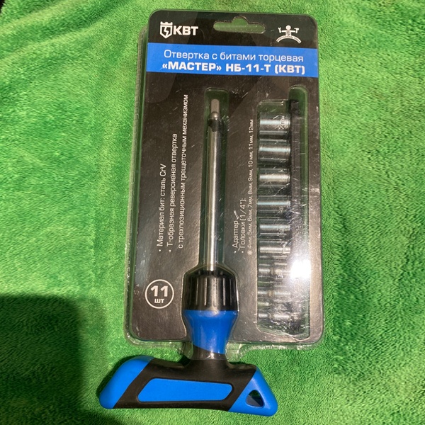 Т-образная реверсивная отвертка КВТ с трехпозиционными трещеточным механизмом, со сменными шестигранными торцевыми головками