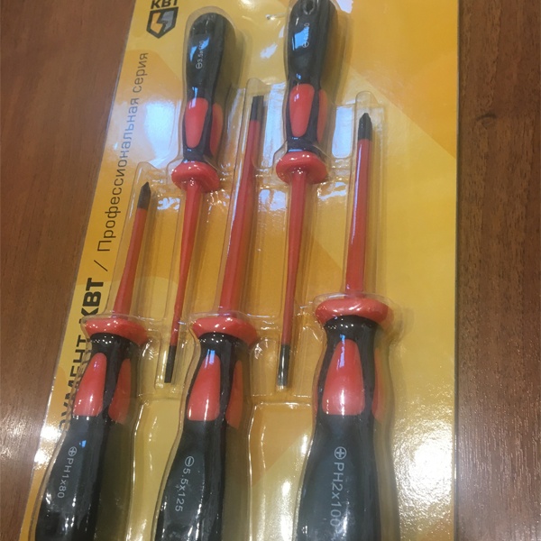 Набор из пяти изолированных отверток КВТ НИО-3305 VDE, с профилями шлиц и крест PH