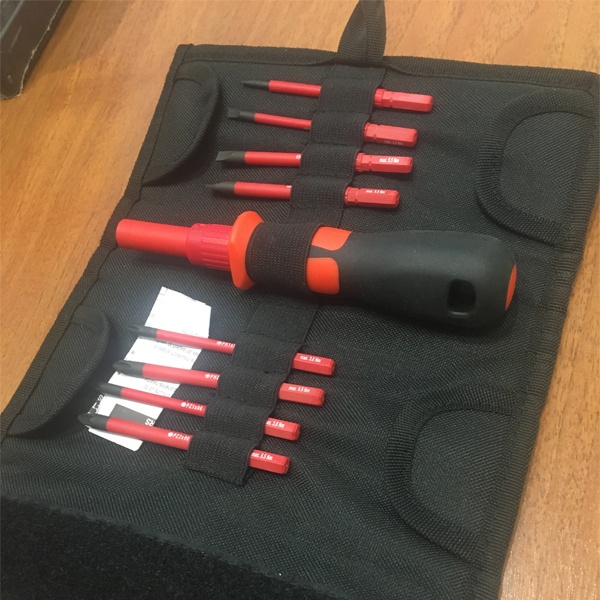 Диэлектрическая отвертка КВТ СЛИМ VDE со сменными узкими битами (8 шт) в пенале