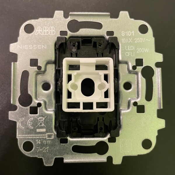 Механизм однополюсного одноклавишного выключателя света