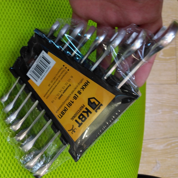 Набор комбинированных ключей КВТ НКК-8 (8-19) для монтажа резьбовых соединений