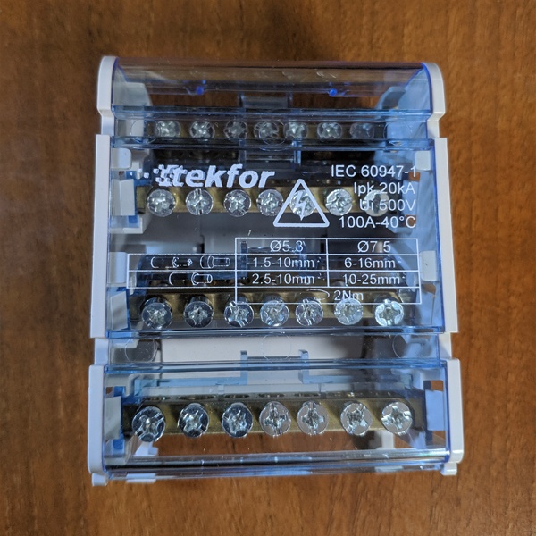 Шина изолированная KSN-2-4, номинальный ток 100 Ампер, Tekfor SNK-2-4-07 (5х5,3мм+2х9мм)