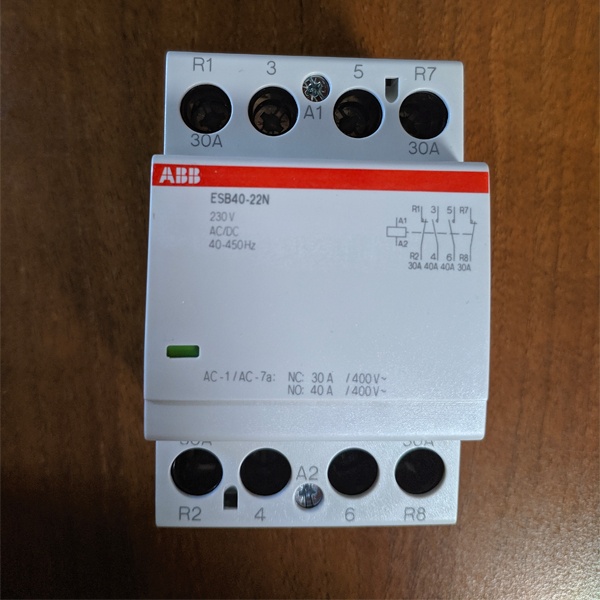 Трехмодульный магнитный пускатель ESB40-22N-06, 40А управление 230В, AC/DC, 2 нормально открытых + 2 нормально закрытых контакта