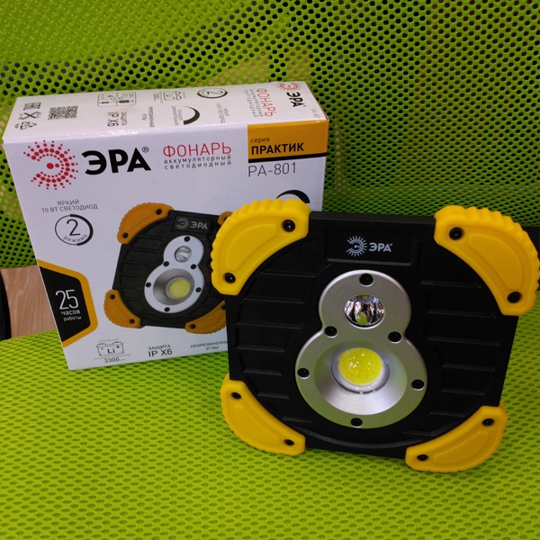 Фонарь прожекторый ЭРА РА-801, литиевый аккумулятор емкостью 3300 мАч, дальность луча 210 метров, с функцией PowerBank