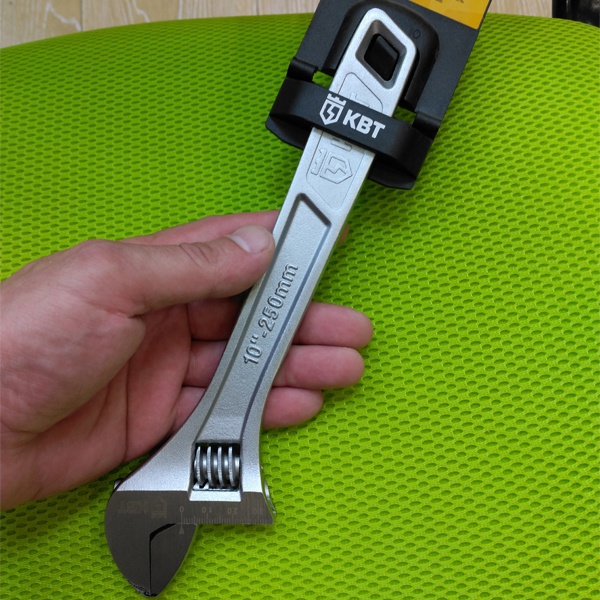 Ключ гаечный длиной 250 мм КВТ РК-28 с максимальным разводом до 28 мм