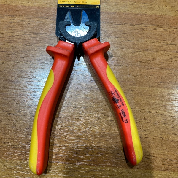 Изолированные боковые кусачки КВТ Профи 160 мм, для работы под напряжением до 1000 В